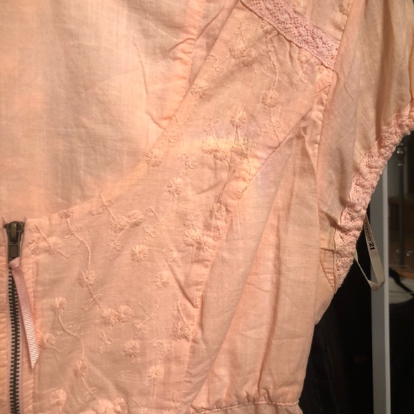 Forever 21 Blush Pink Top - Picture 4 of 4